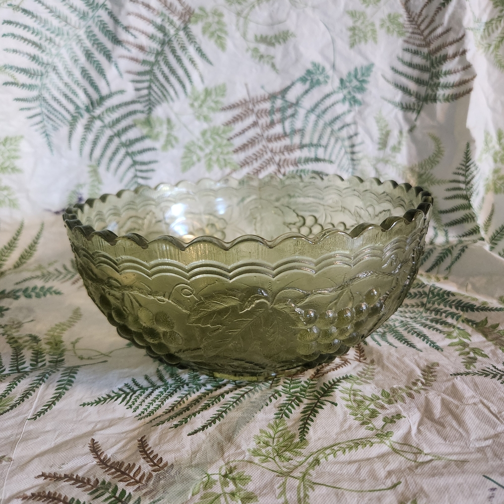 Imperial Glass Carnival Green Grape Bowl